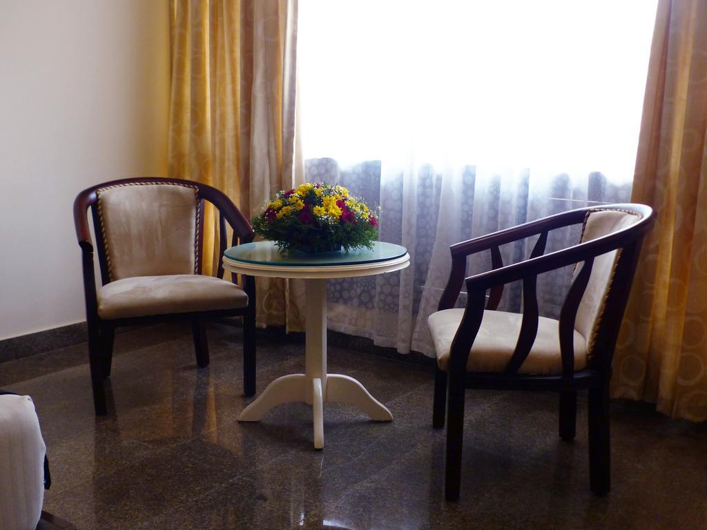 Hotel Highway Garden Kochi Exteriér fotografie